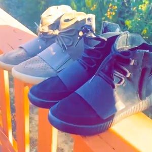 YZY750 11.5 GRAY 4. YZYBLCK SZ10. 2400$ TOTAL